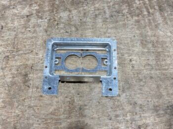 PLATE MOUNTING BRACKET-NEW HOUSE USE CADDY (25 PER PACK)