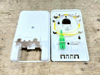TII WALL BOX 1 PORT PATCH AND SPLICE SM SCA PIGTAIL