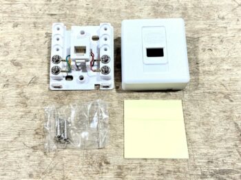TSOC BASEBOARD  JACK WITH DOOR 4C WITH ADHESIVE, WHITE