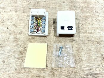 TSOC DUAL BASEBOARD JACK. DATA/VOICE LABEL. WHITE.