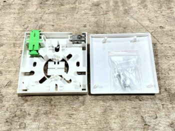 WALL BOX 1 PORT PATCH & SPLICE SM SC-APC ADAPTER