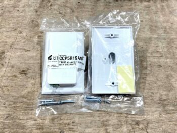 TII 1 PORT SC-APC FIBER WALL/BASEBOARD JACK WHITE.